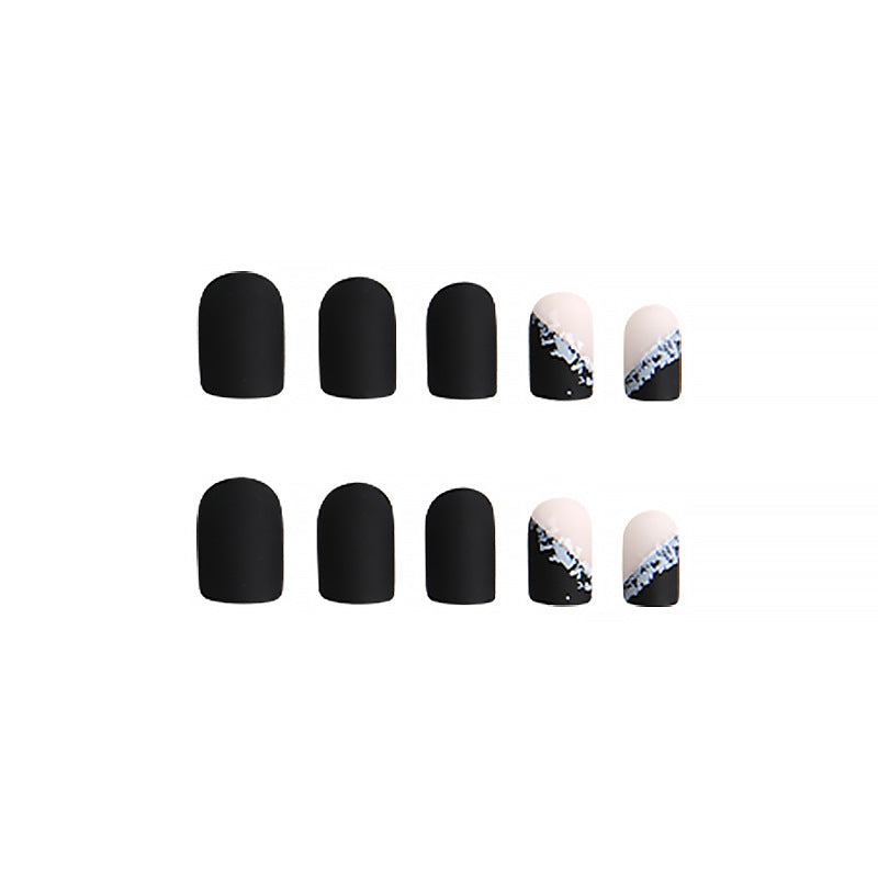 Elegant and fashionable artificial nails 
Maetiva