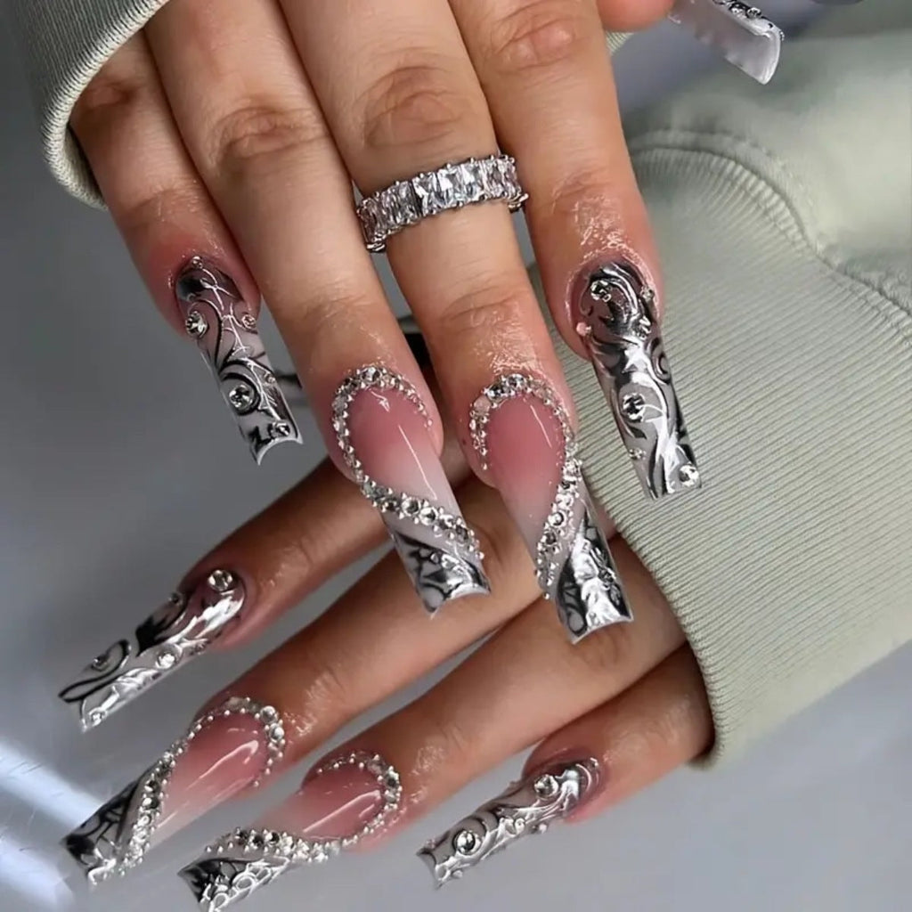 Artificial nails with modern night motif 
Maetiva