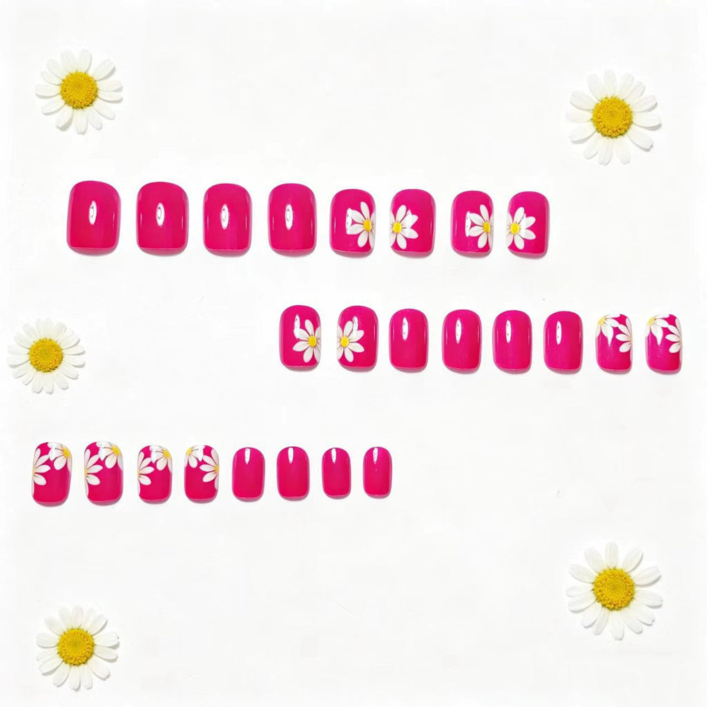 Artificial nails with floral designs 
Maetiva