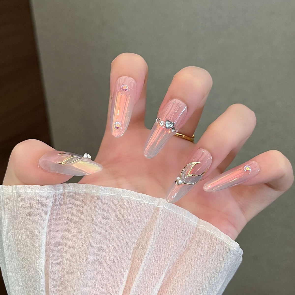 Glamorous Crystal-Studded Stiletto Press-On Nails 
Maetiva