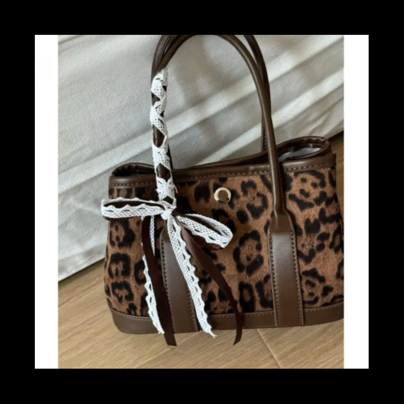Chic Structured Handheld Tote 
Maetiva