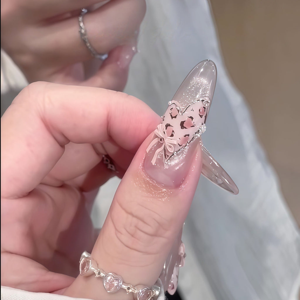 High-quality artificial nails 
Maetiva