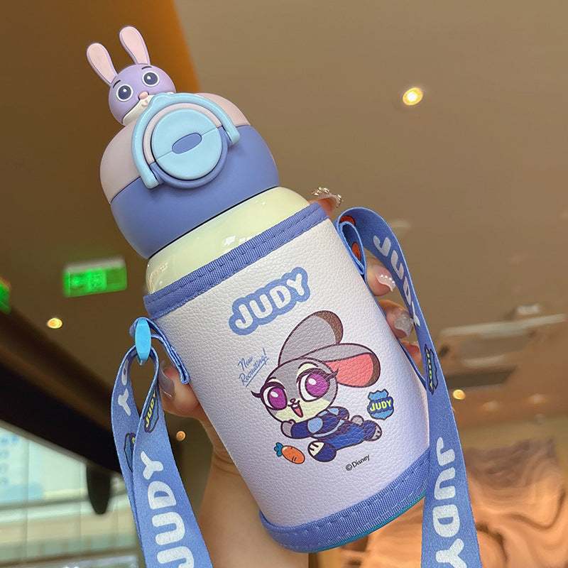 Insulated drinking bottle with integrated carrying system and unique design 
Maetiva