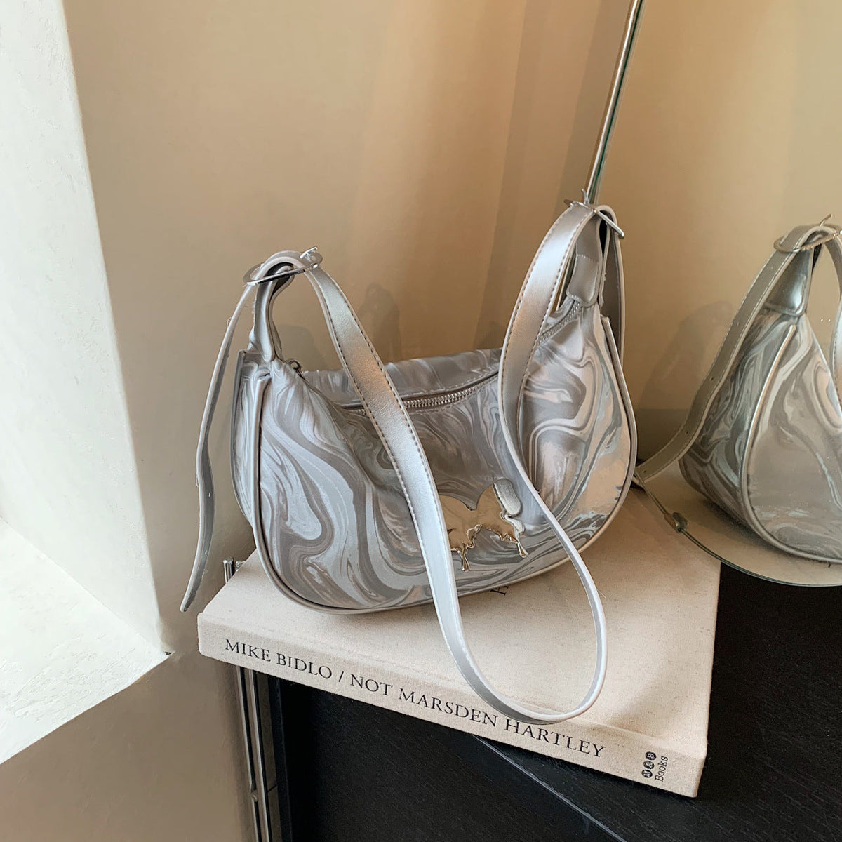 Fashionable shoulder bag 
Maetiva