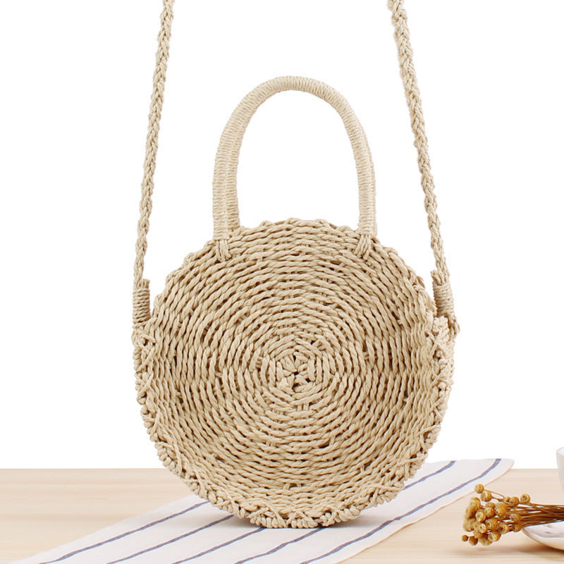 Hand-knotted shoulder bag in round design 
Maetiva