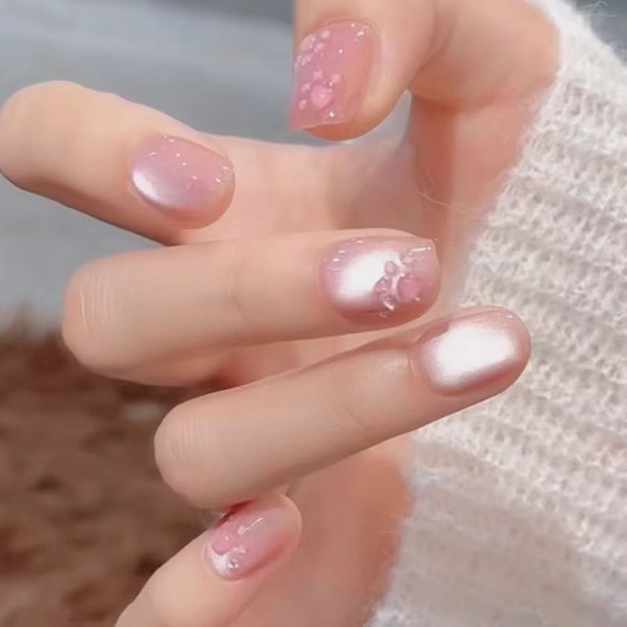 Artistic Floral-Embellished Press-On Nail Art 
Maetiva