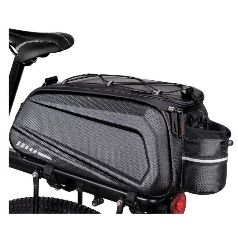 Bike luggage carrier bag with waterproof material and reflective elements 
Maetiva