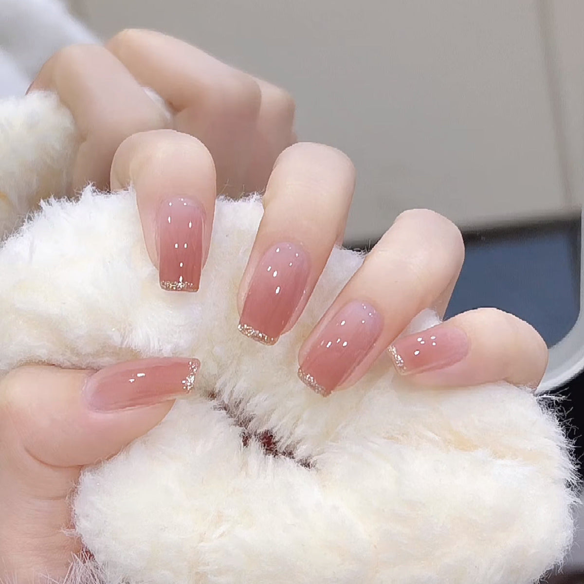 Artificial nails with heart design and glitter accents 
Maetiva
