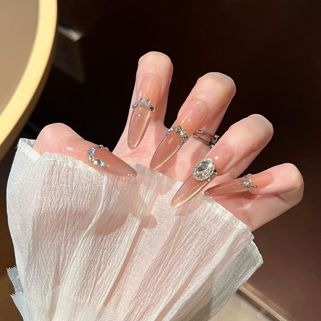 Glamorous Press-On Nail Extensions 
Maetiva