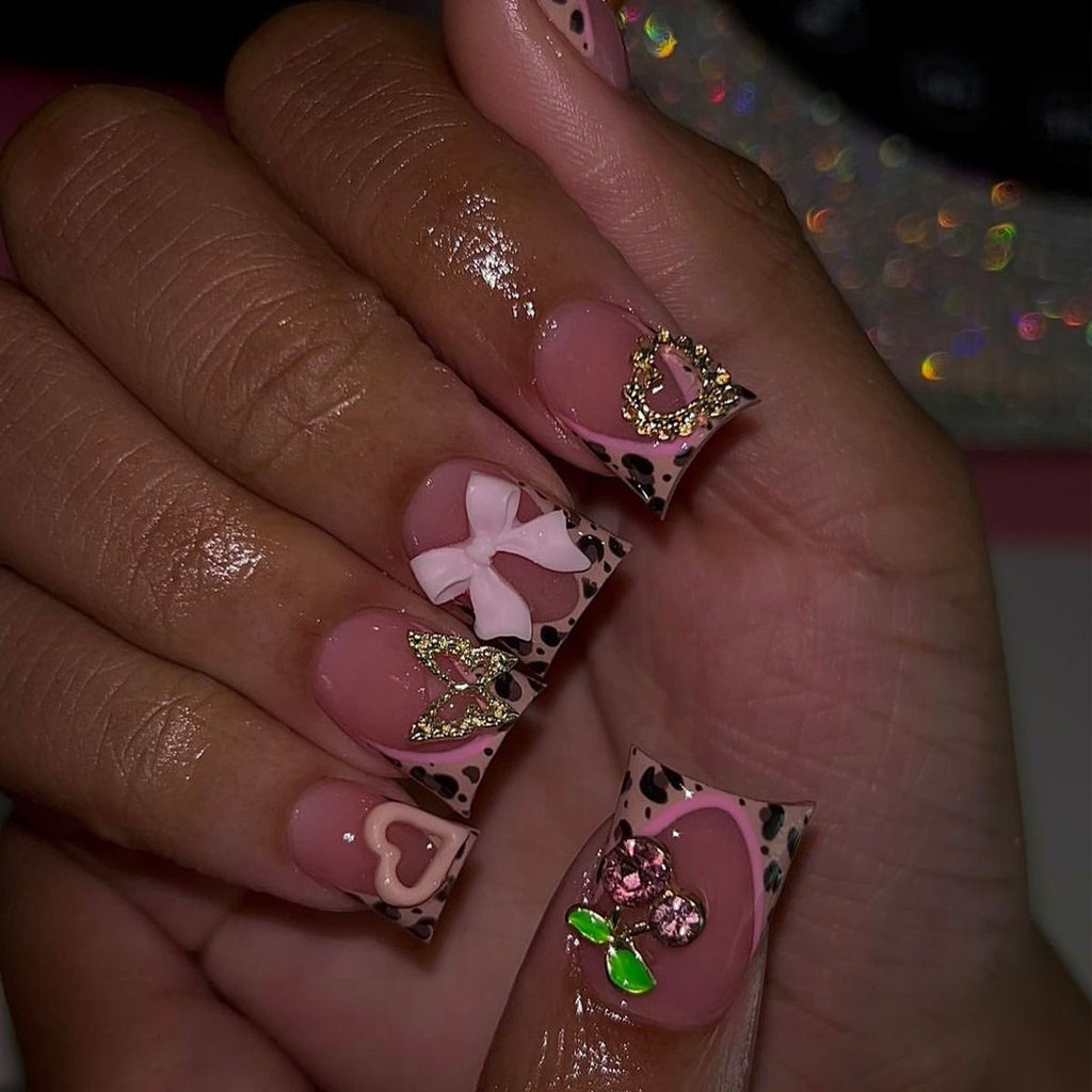 Artistic Nail Art 
Maetiva