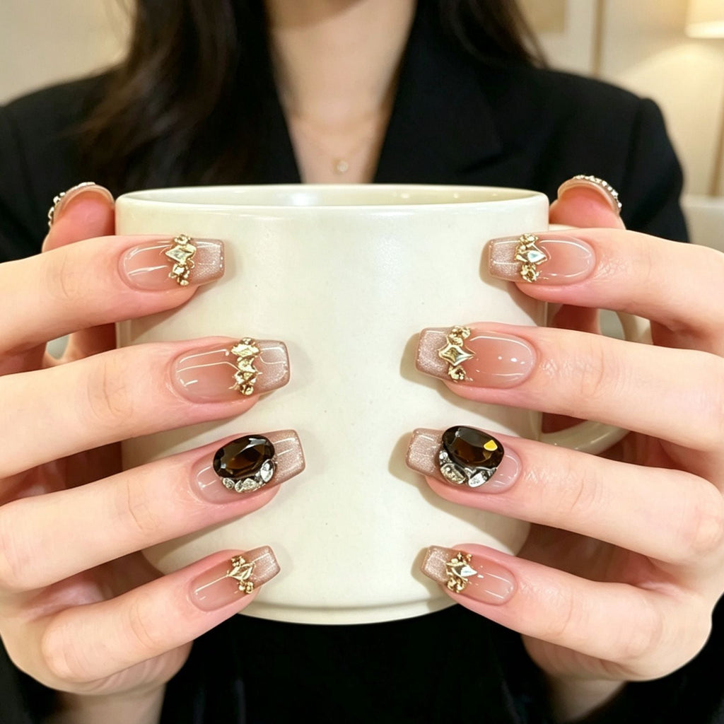 Glamorous Decorative Press-On Nails 
Maetiva