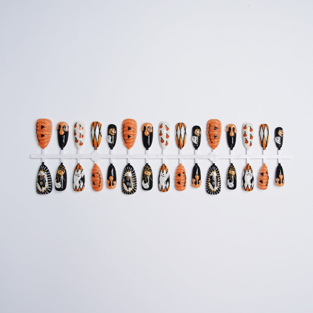Trendy Artificial Nails 
Maetiva