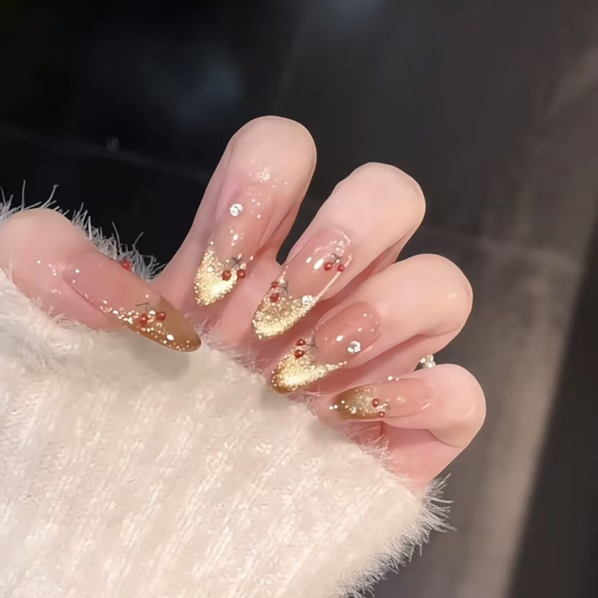 Artistic Floral-Embellished Press-On Nail Art 
Maetiva
