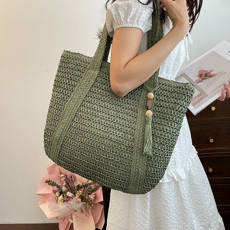 Spacious and Stylish Beach Bag 
Maetiva