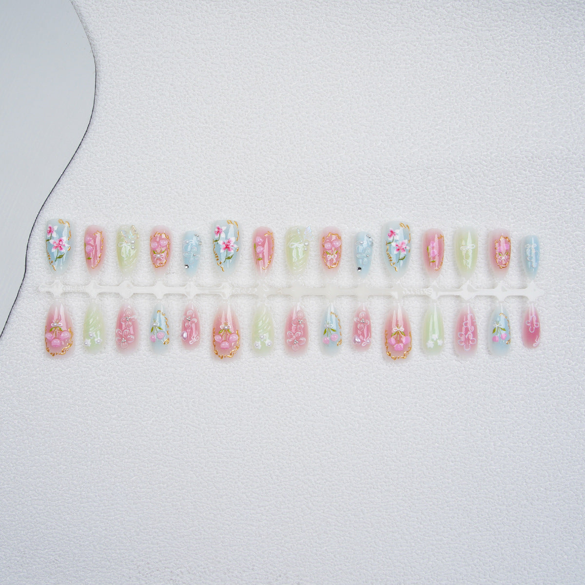 Artistic Nail Sets 
Maetiva