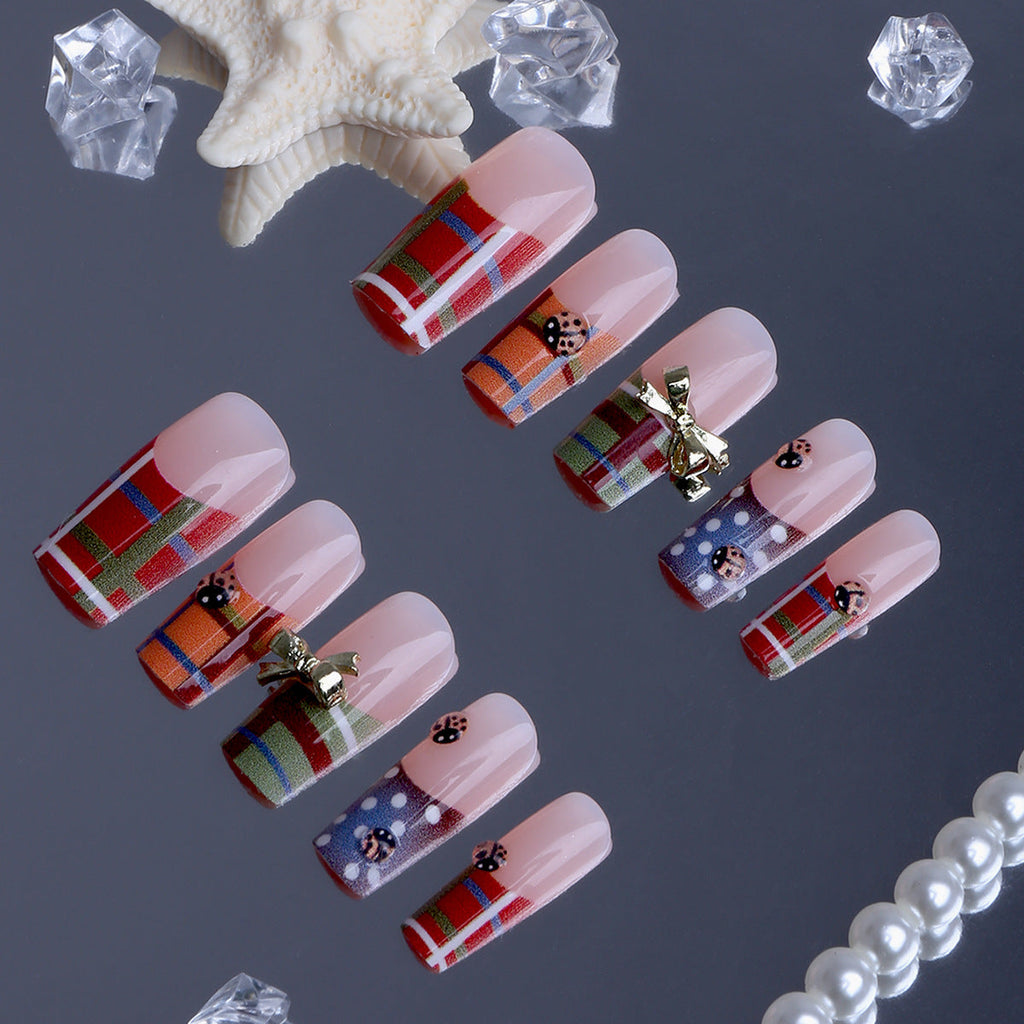 Artificial nails with unique plaid pattern and 3D applications 
Maetiva
