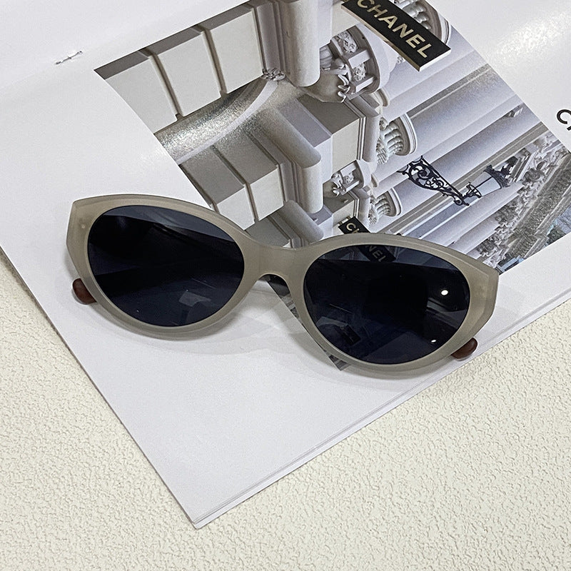 Fashionable Cat-Eye Sunglasses for Stylish Outfits 
Maetiva