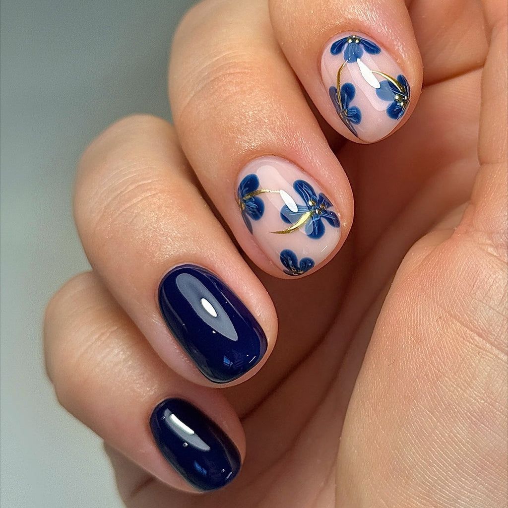 Artificial nails with modern night motif 
Maetiva