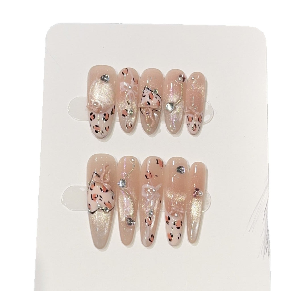 High-quality artificial nails 
Maetiva