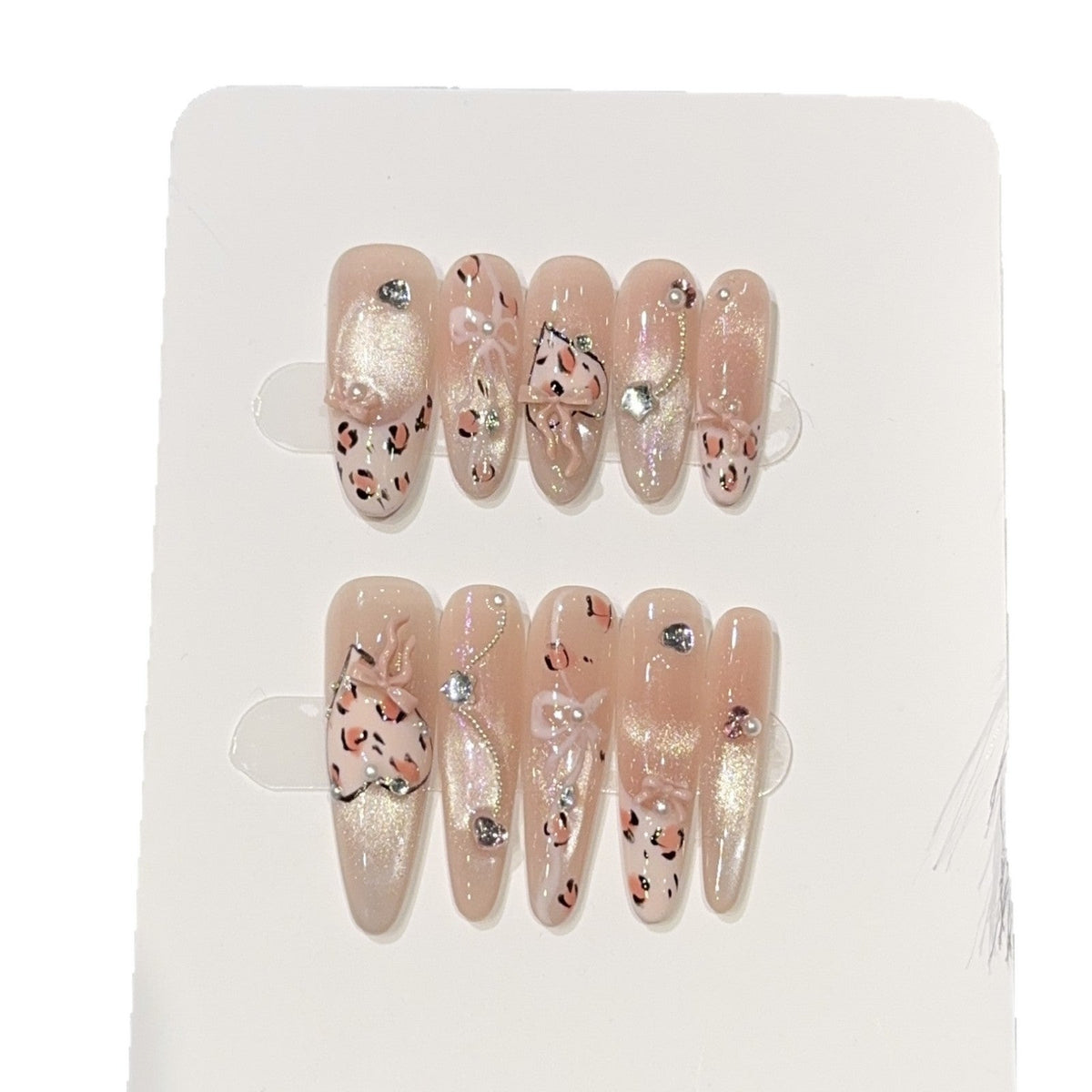 High-quality artificial nails 
Maetiva