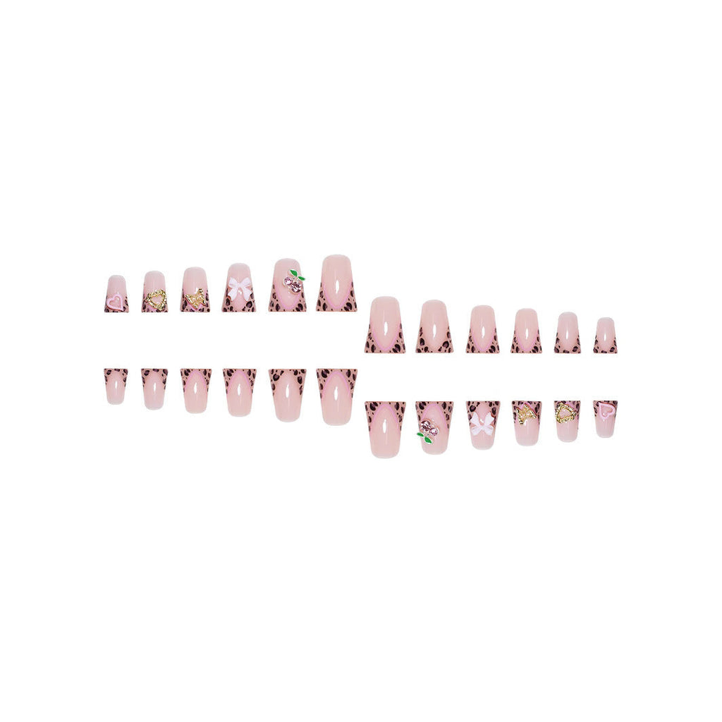 Artistic Nail Art 
Maetiva