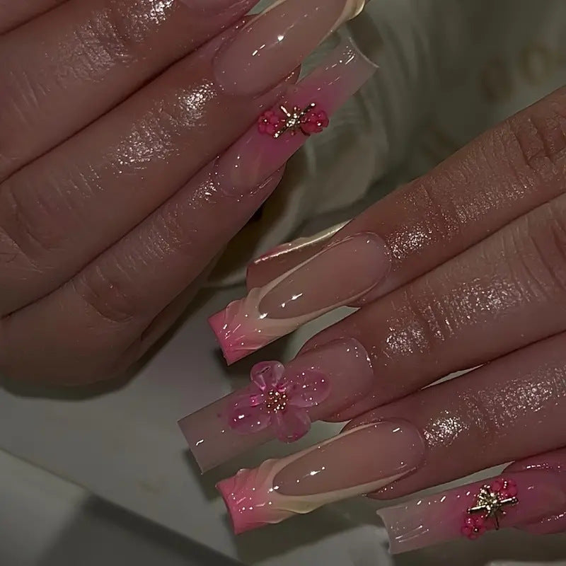 Floral Accent Nail Art Extensions 
Maetiva