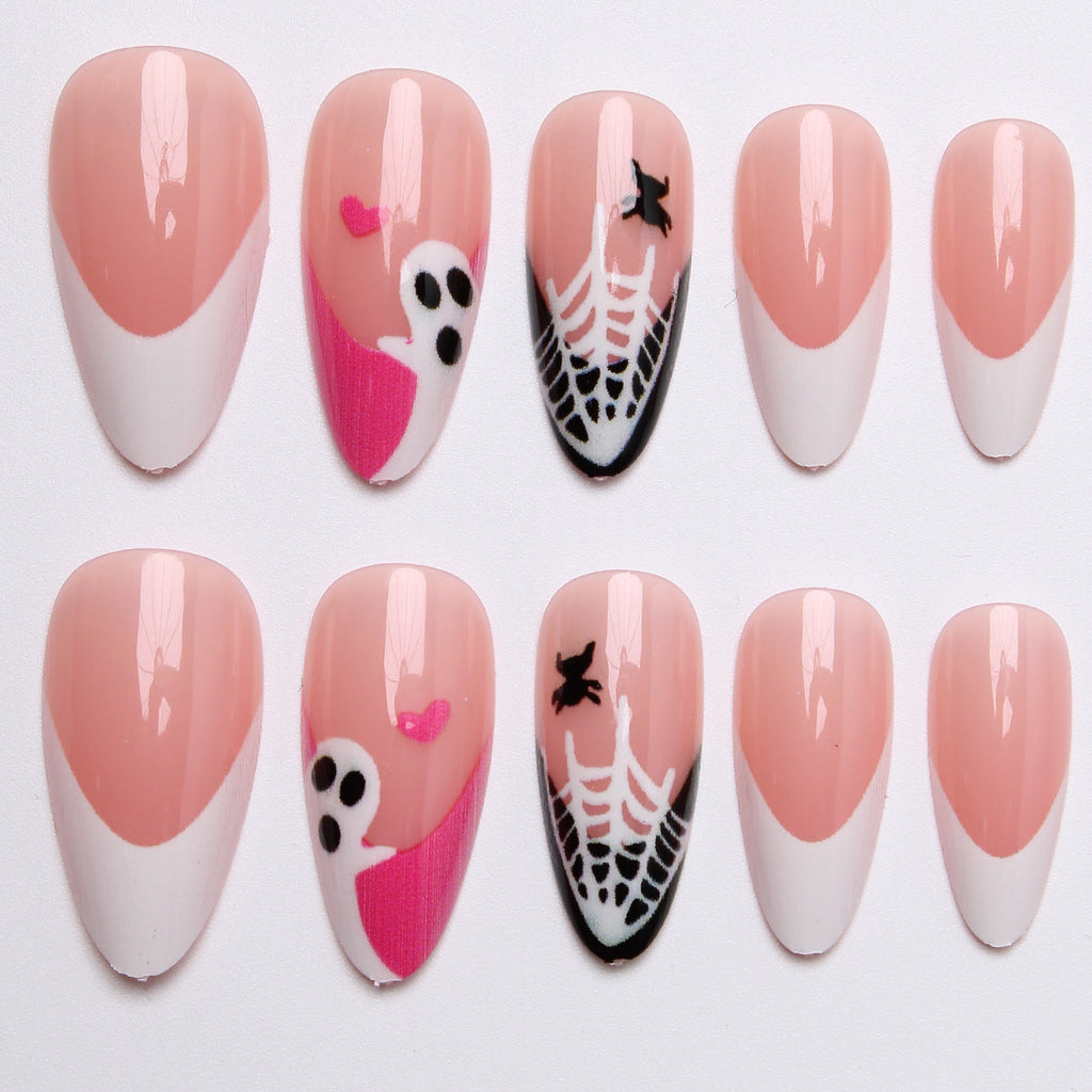 Creatively designed Halloween artificial nails 
Maetiva