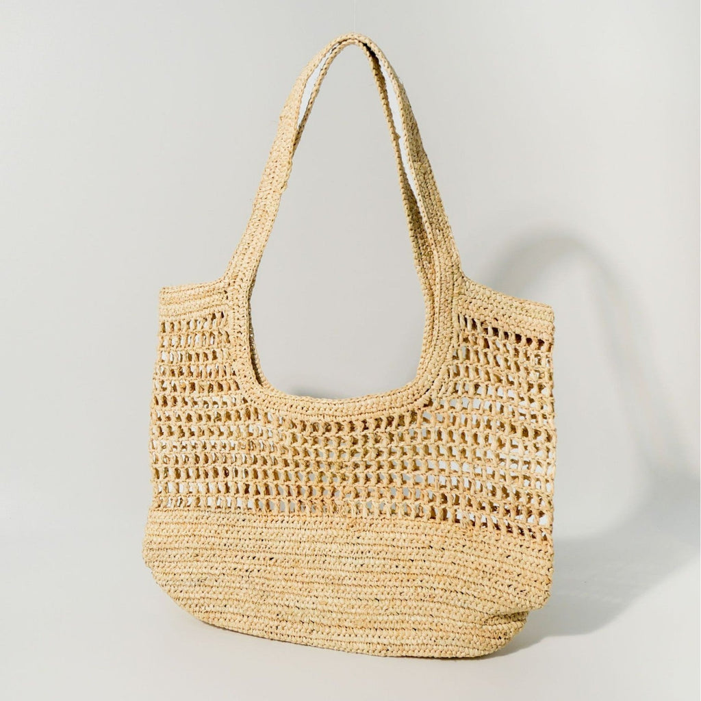 Spacious basket bag with fine mesh structure 
Maetiva