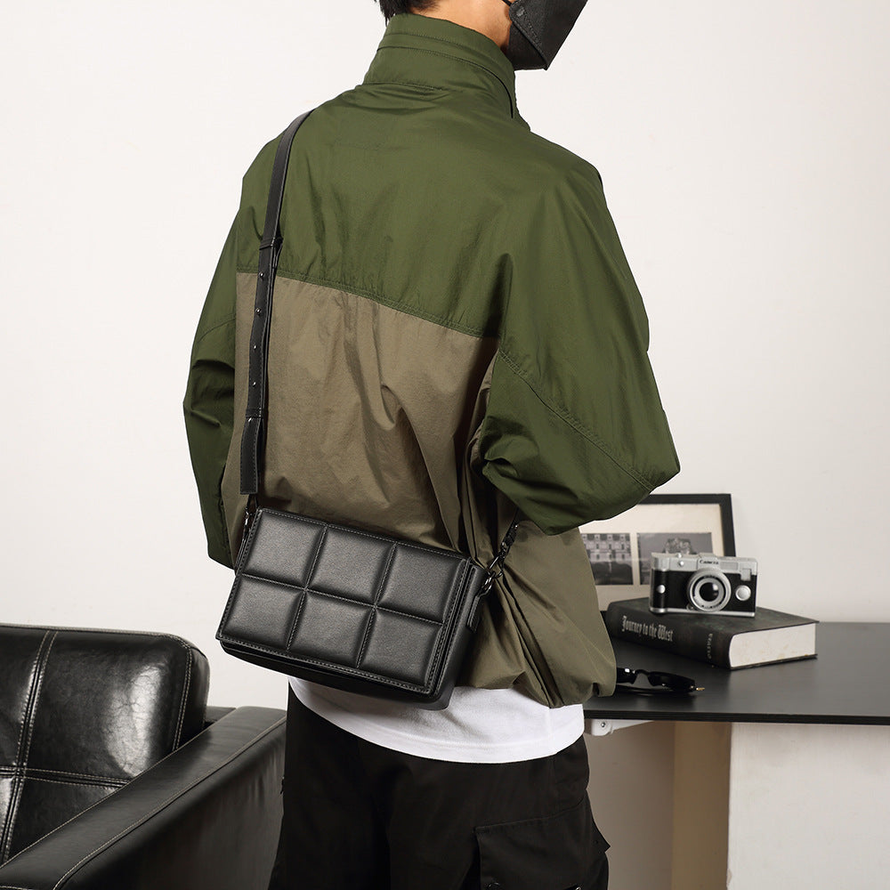 Practical Shoulder Bag in Modern Design 
Maetiva