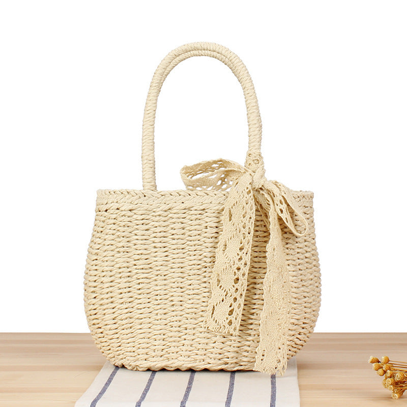 Basket bag with elegant lace 
Maetiva