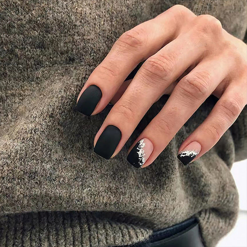 Elegant and fashionable artificial nails 
Maetiva