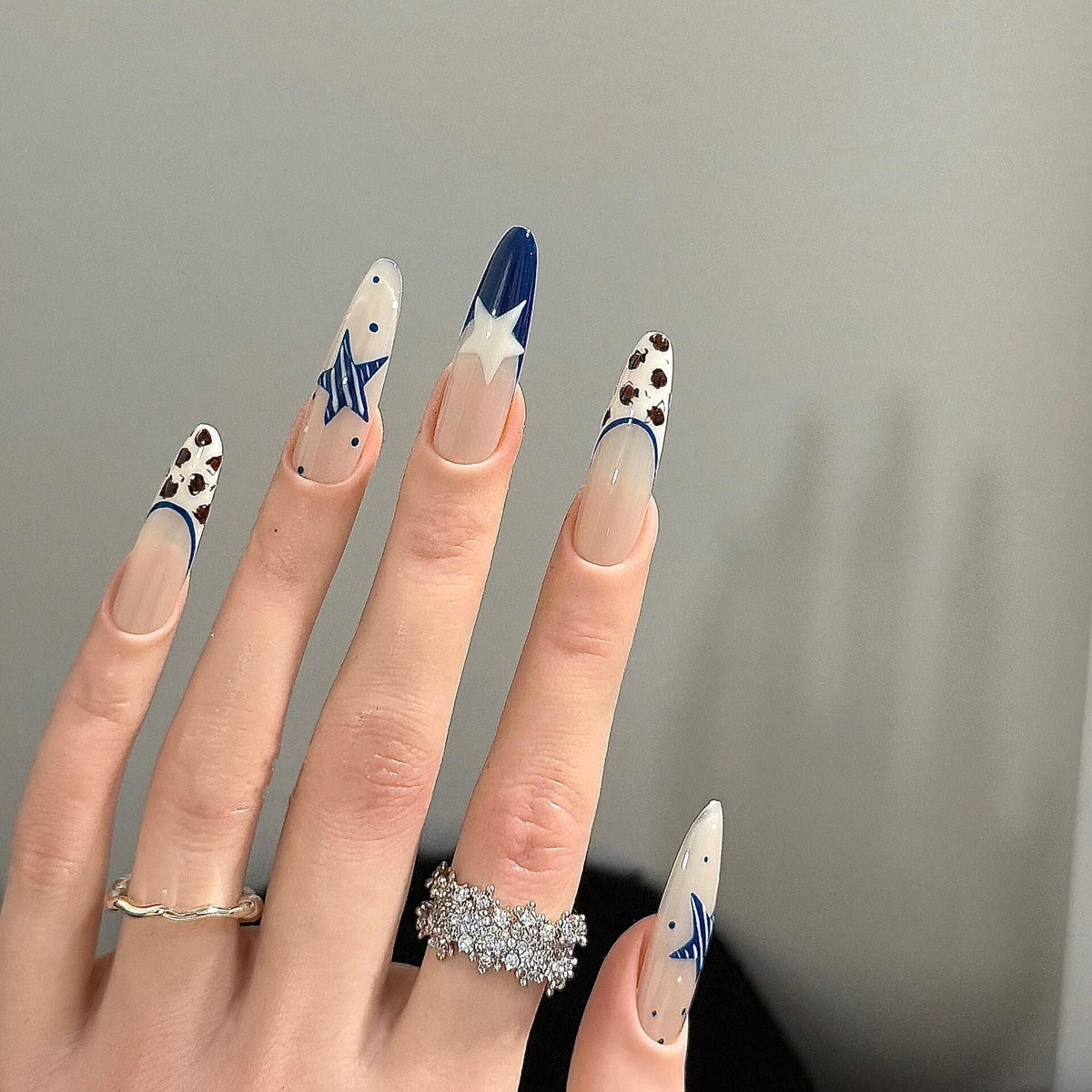 Artificial nails in creative star design 
Maetiva