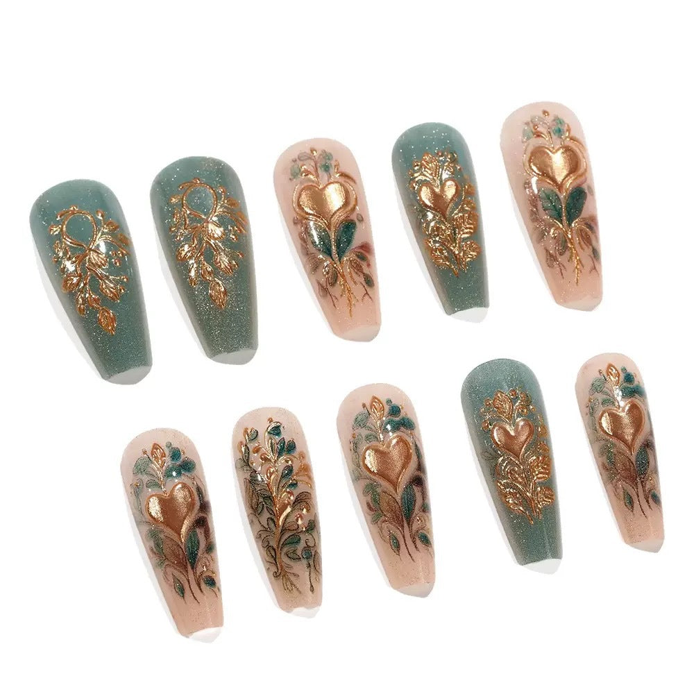 Nail Art Set with elegant floral 3D decoration 
Maetiva