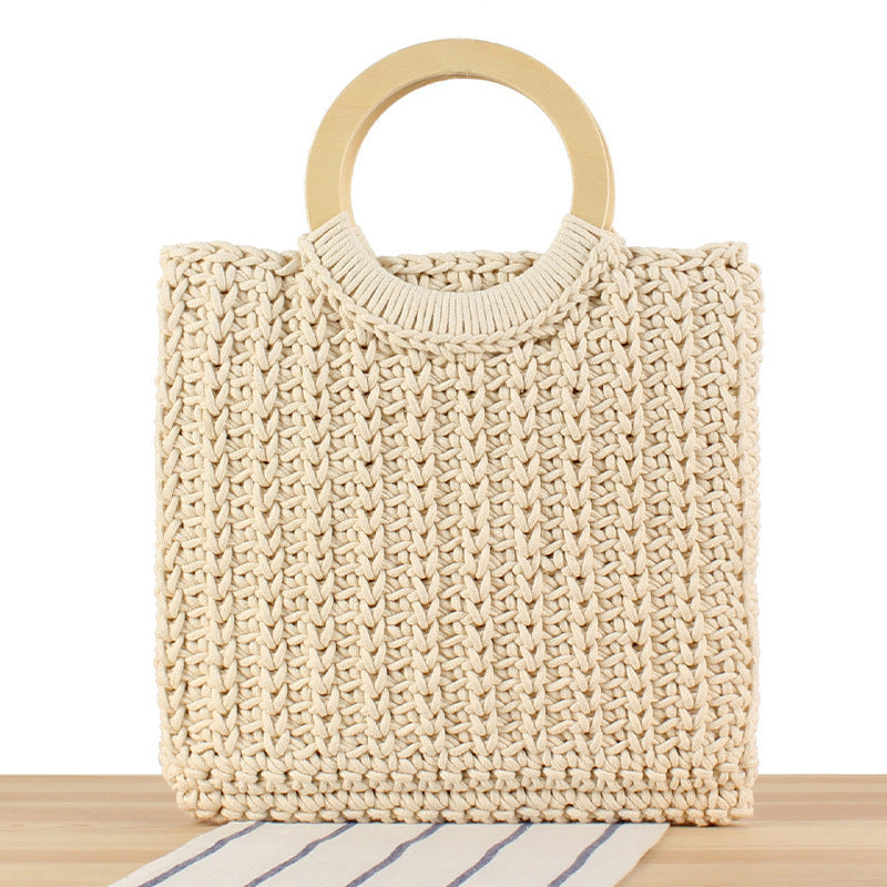Handbag with Modern Geometric Knit Design 
Maetiva