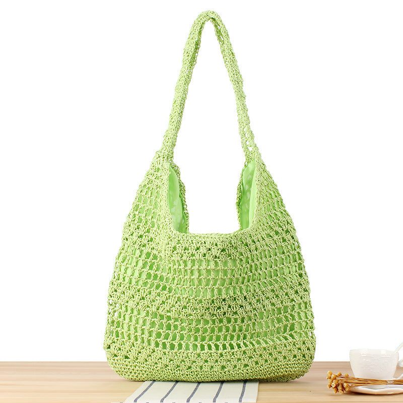 Basket bag with floral appliqué 
Maetiva