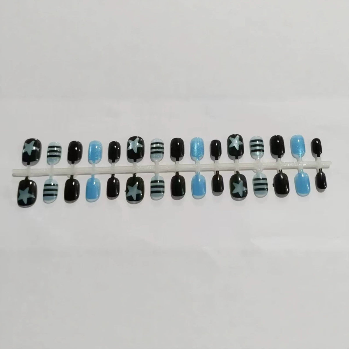 Glamorous Star and Stripe Press-On Nails 
Maetiva
