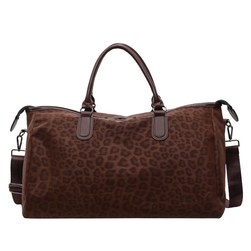 Fashionable travel bag with comfortable carrying handles 
Maetiva