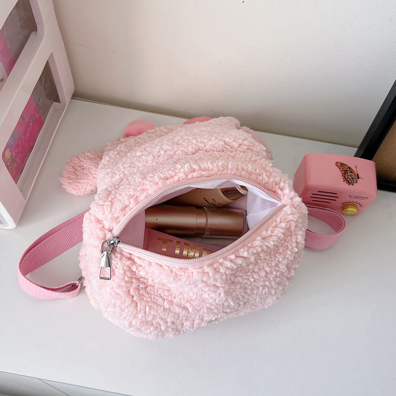 Plush backpack with animal character design 
Maetiva