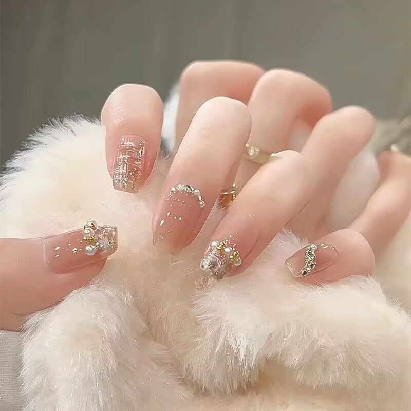 Elegant Press-On Nail Set 
Maetiva
