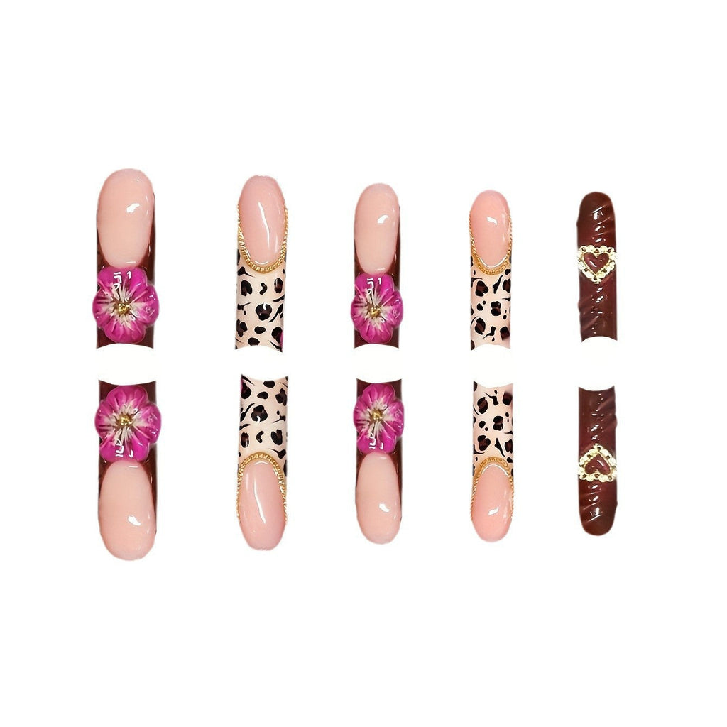 Decorative Artistic Press-On Nails 
Maetiva