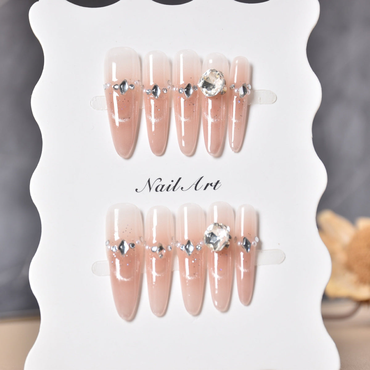 Elegant Decorative Press-On Nails 
Maetiva