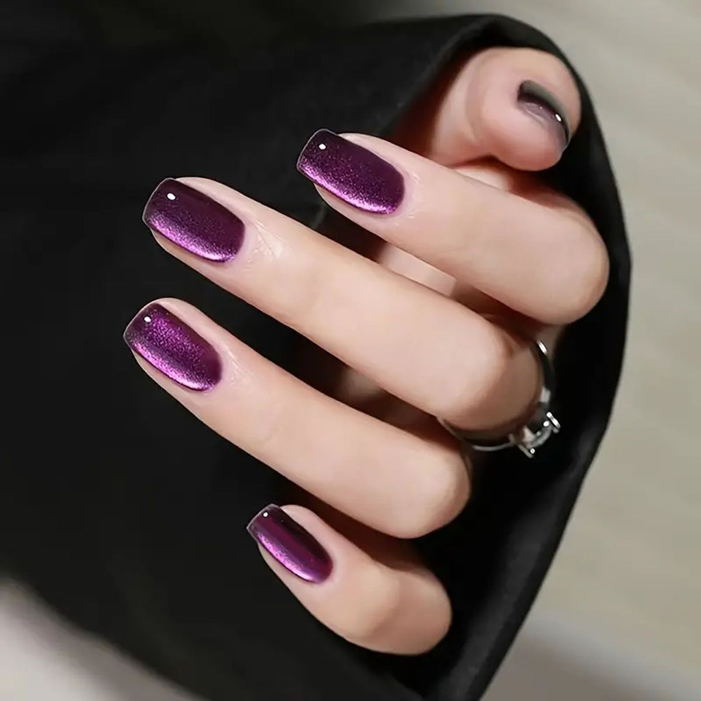 Artificial nails with modern night motif 
Maetiva