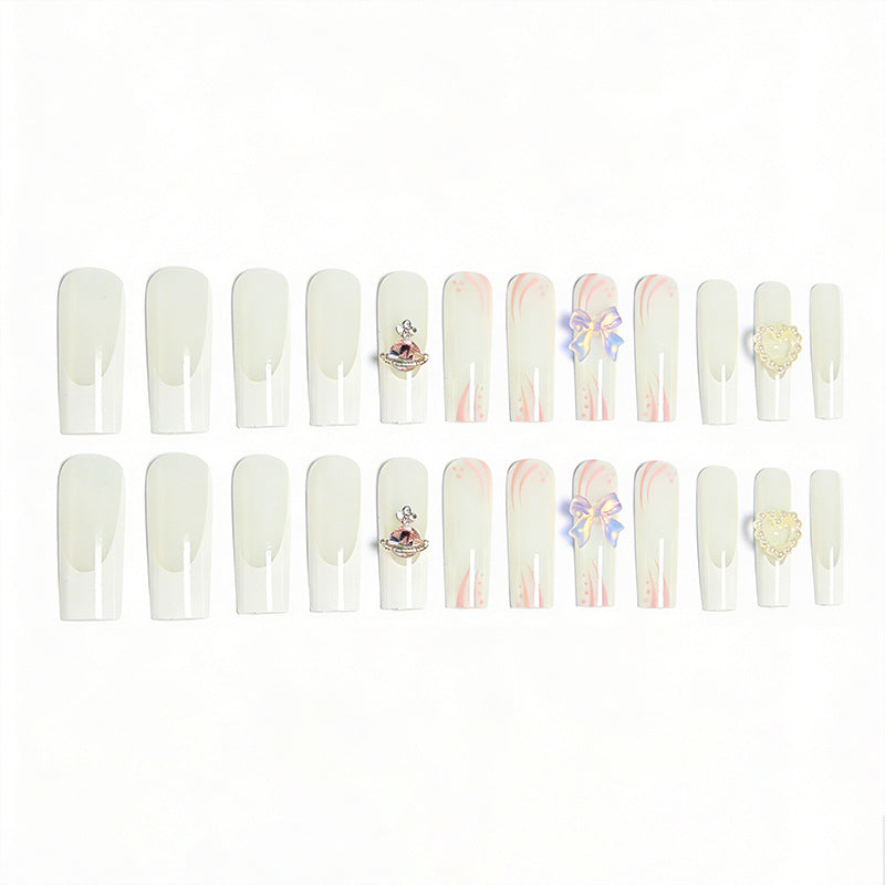 Artificial nails with delicate embellishments 
Maetiva