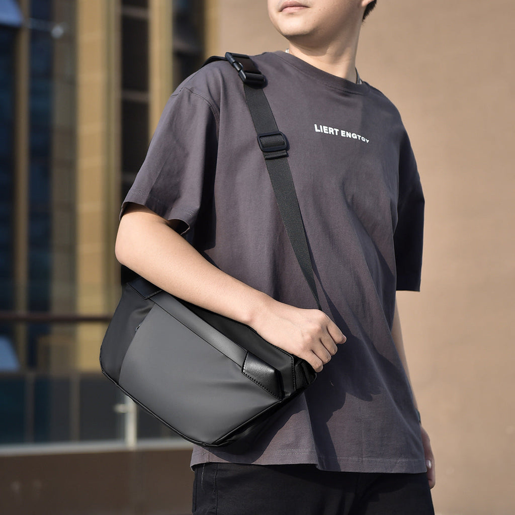 Functional Waterproof Messenger Bag 
Maetiva