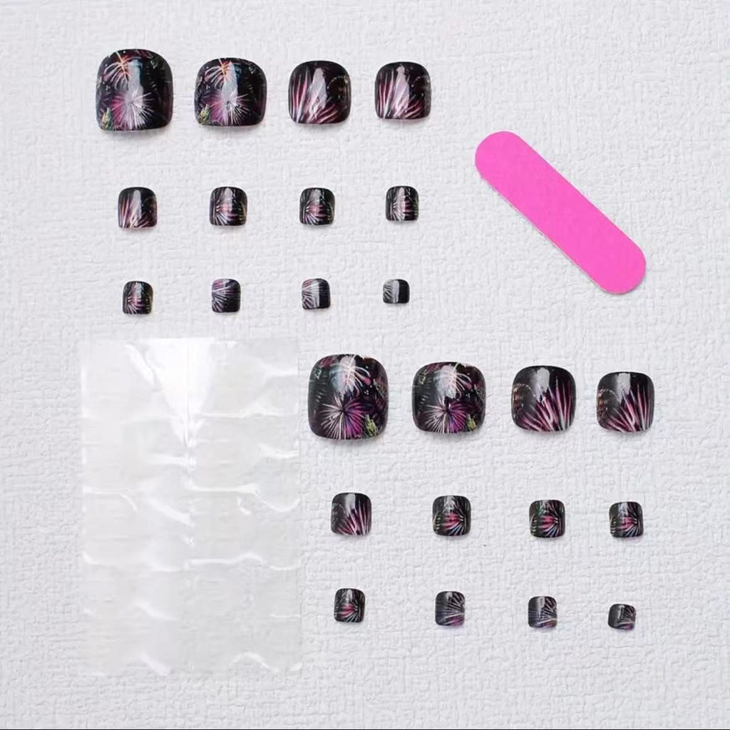 Nail art set with creative floral design 
Maetiva