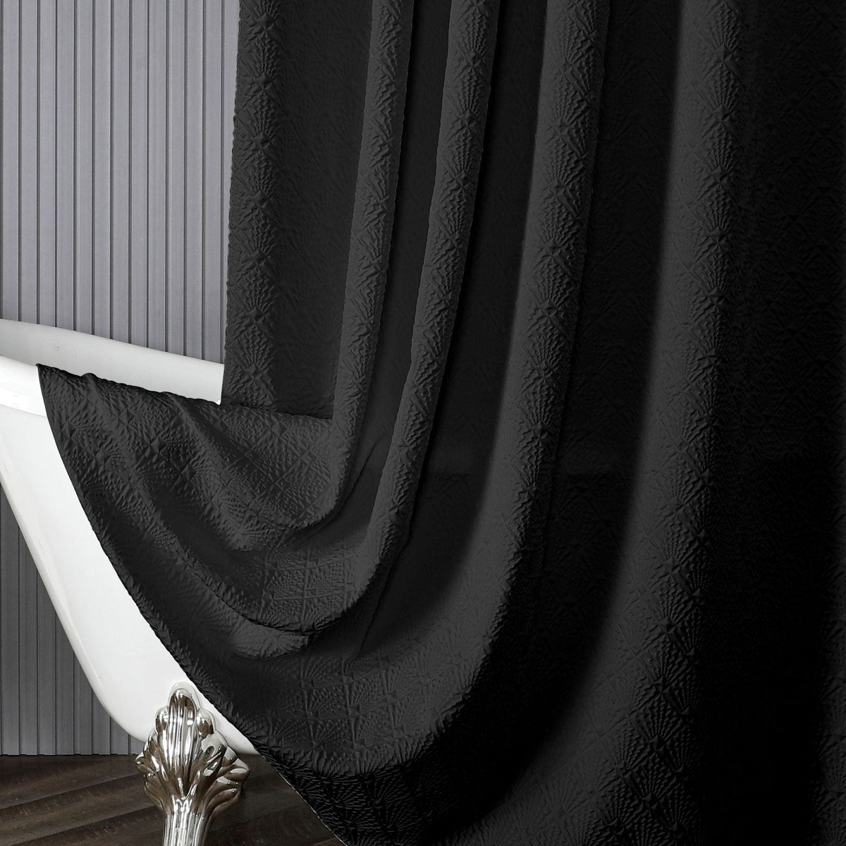 Textured Leaf Motif Shower Curtain 
Maetiva