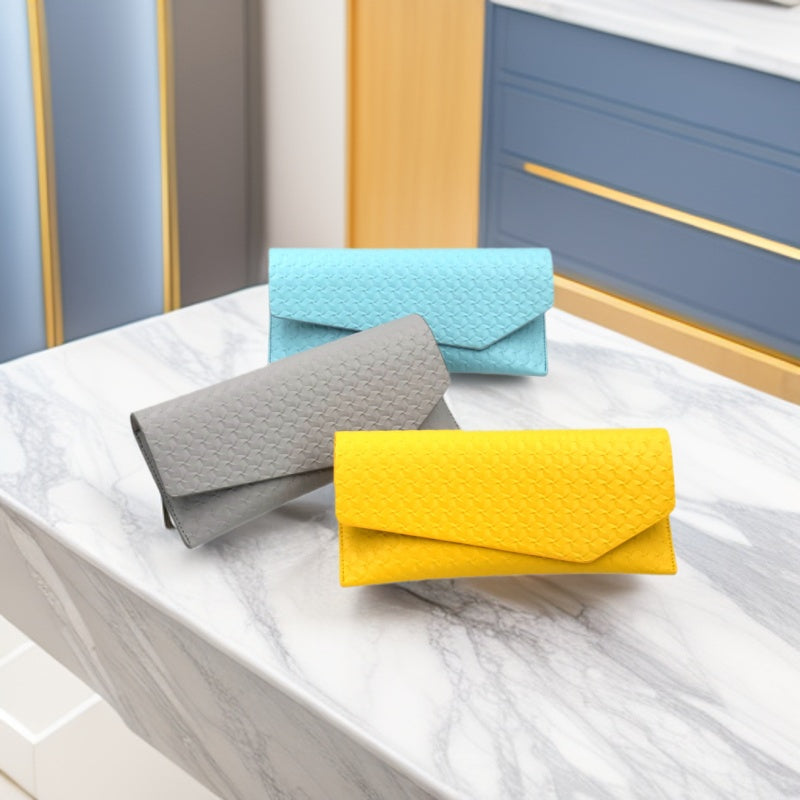 Textured Leather Clutch Wallet 
Maetiva