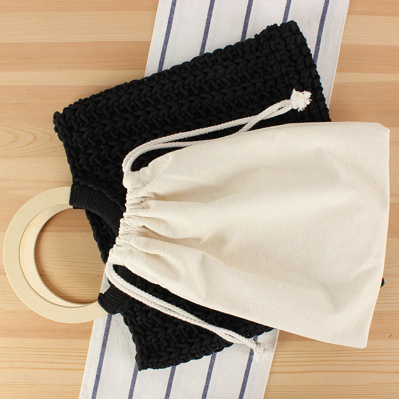 Handbag with Modern Geometric Knit Design 
Maetiva
