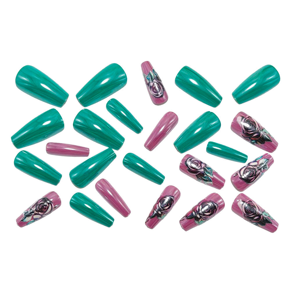 Artificial nails with elegant rose design 
Maetiva