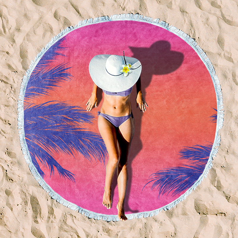 Round beach towel with tropical palm pattern 
Maetiva